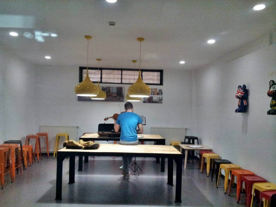 SUENA BIEN.APORTA AMOR