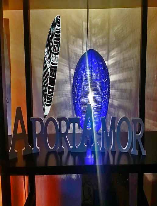 Es nuestra luz, no nuestra oscuridad, lo que nos asusta. Nos preguntamos: ¿Quién soy yo para ser brillante, precioso, talentoso y fabuloso? Más bien, la pregunta es: ¿Quién eres tú para no serlo?